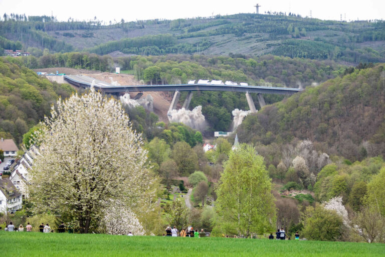Sprengung Rahmendetalbrücke Lüdenscheid A45